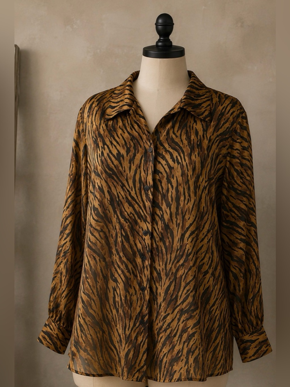Stunt- vintage 90s - Tiger-Print Button-Front -100% Silk Blouse - size 2X